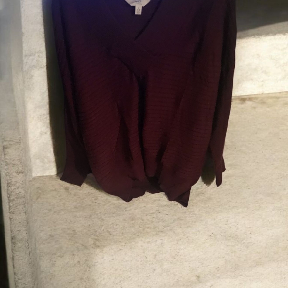 Time and Tru Women's V-Neck Sweater - Burgundy